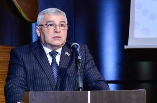 Millət vəkili qəzaya düşdü - İki yaralı