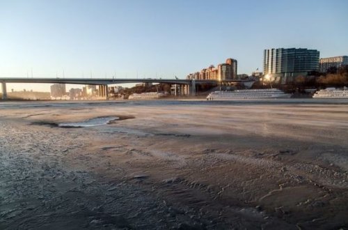 В Ростове из-за сильного ветра обмелел Дон - ВИДЕО