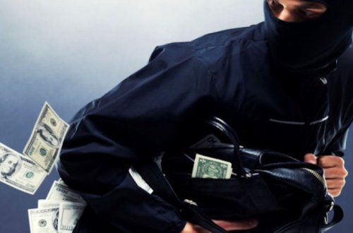 Гражданина Пакистана покусали и ограбили в столице