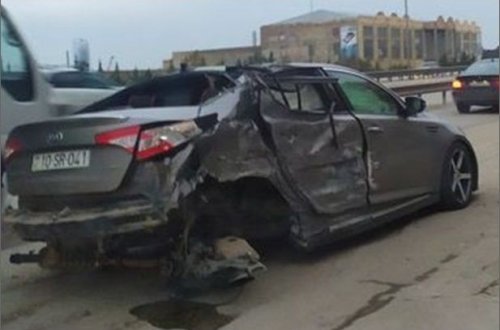 Xırdalanda ağır qəza: Maşının təkərləri yerindən çıxdı - FOTO