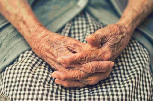 В Баку женщину избили невестка и внучка