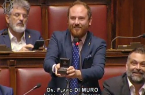 Parlamentdə evlilik təklifi: Spiker deputatı danladı (VİDEO)