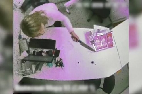 Ofis meneceri olan qız oğrunun başına belə oyun açdı - VİDEO