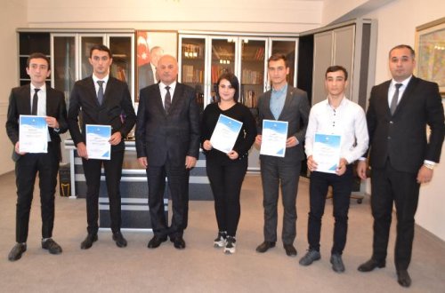 İcra başçısı sertifikat verdi - FOTO