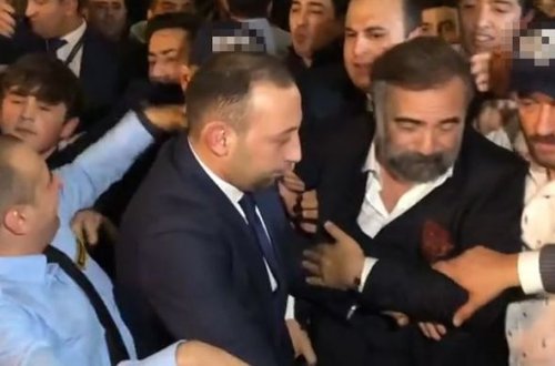 Türkiyəli aktyora görə Bakıda izdiham yaşandı - VİDEO