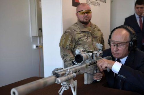 Putin snayper tüfəngi ilə amerikalıları qorxutdu
