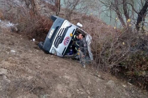 İdmançıları daşıyan mikroavtobus qəzaya düşdü - 2 ölü, 15 yaralı var