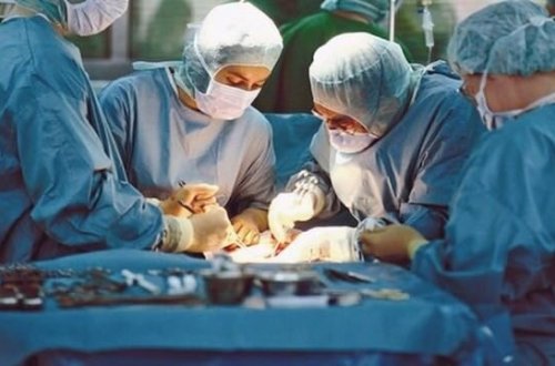 İnanılmaz hadisə: Həkimlər böyrəyi səhvən başqa xəstəyə köçürdülər