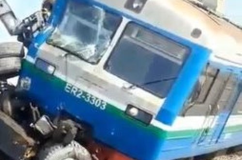 Pirşağıda ağır qəza - Elektrik qatarı kranla toqquşdu - VİDEO