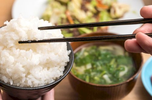 Yaponlar yeməyi nə üçün taxta çubuqlarla yeyirlər? - Heyrətamiz sirr TAPILDI