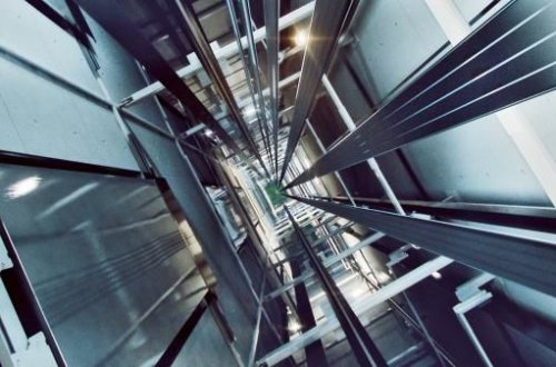 В Баку трагически погиб охранник