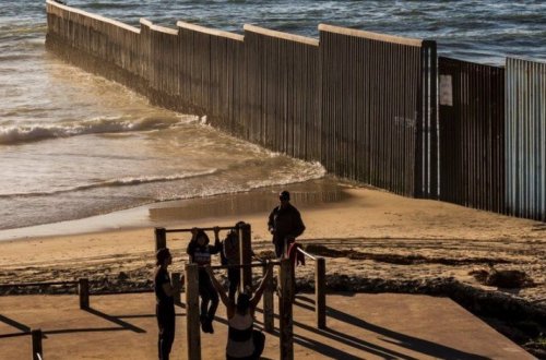 США к концу 2020 года построят новый участок ограждения на границе с Мексикой