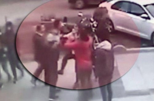 İki bacı sürücüyə “avtobusu təhlükəli sürürsüz, qorxuruq” dedilər, döyüldülər - VİDEO