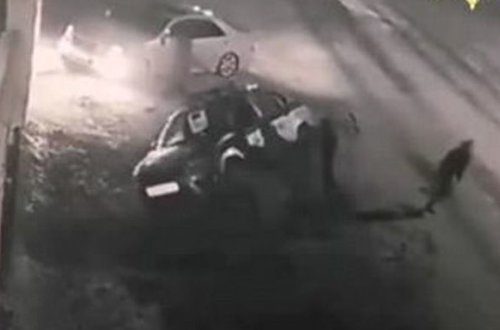 Нетрезвые россияне перевернули автомобиль росгвардейцев - ВИДЕО