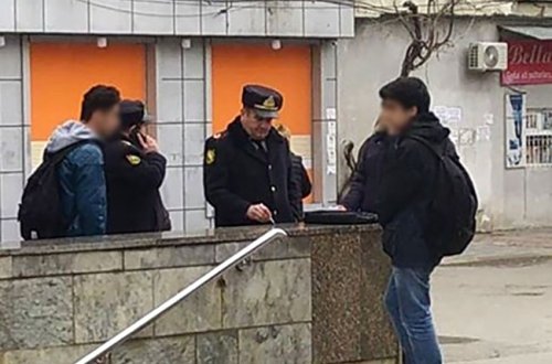 Bakı polisi siqaret çəkən uşaqlara qarşı hərəkətə keçdi - FOTO