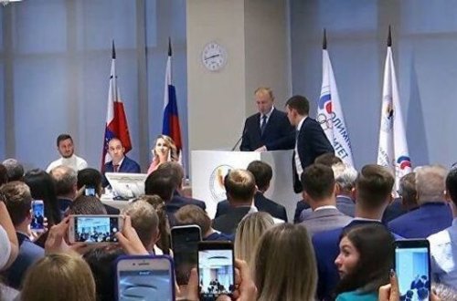 Конфуз с микрофоном Путина попал в Сеть - ВИДЕО