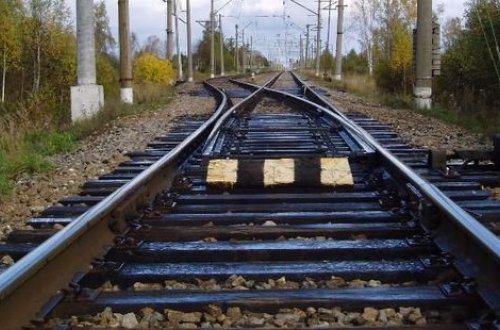 Azərbaycanda qatar avtomobillə toqquşdu: Ölənlər var - YENİLƏNİB + FOTO