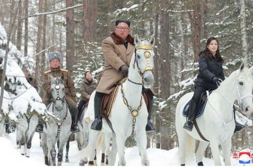 Şimali Koreya lideri yeni görüntüləri ilə təəccübləndirdi - FOTO