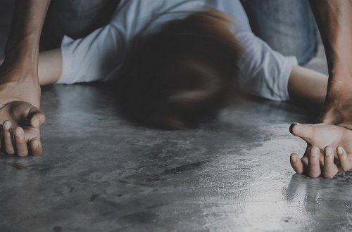 Bakıda kafedə tələbə qrup yoldaşı qıza təcavüz etdi