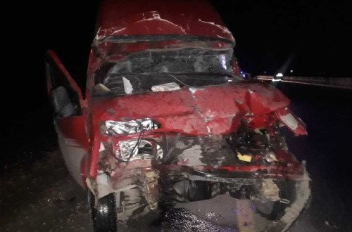 Kürdəmirdə avtomobil “KamAZ”a çırpılıb - ölən və yaralılar var - VİDEO