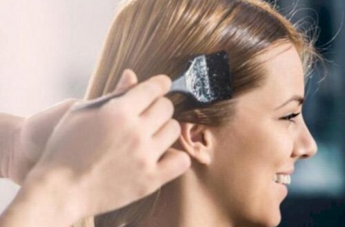 Qadınların nəzərinə: Müntəzəm saç boyamaq bu ölümcül xəstəliyə səbəb ola bilər!