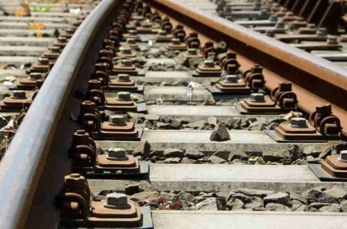 В Баку поезд сбил женщину