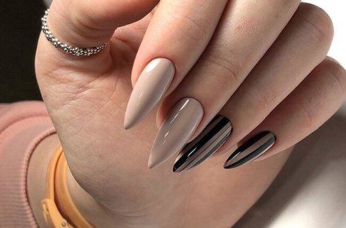 Bakıda müəllim dərsdə dırnaqlarını manikür edir? - FOTO