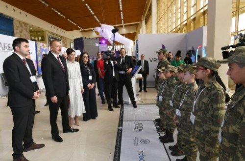 Şəhid övladları prezidentə məruzə etdi- Mehriban Əliyeva kövrəldi - VİDEO