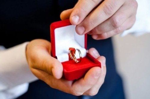 Sevgilisinin evlənmə təklifi qızı qorxutdu - VİDEO