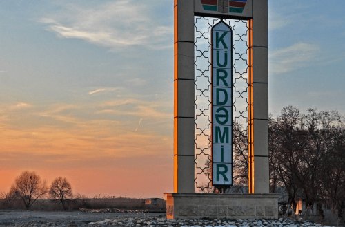 Kürdəmirdə: Kiçik həcmli avtobuslarda şagirdlər bir-birinin belində gedir