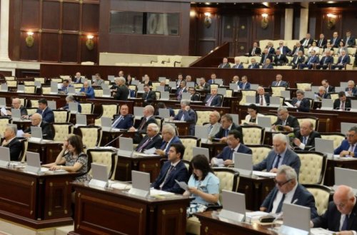 Deputatların aldığı məvacib - Maaş, bayrampulu, tətilpulu, pensiya… - Kimə nə qədər düşür?