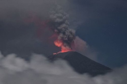 18 ildən sonra aktivləşən vulkan 20 nəfəri yaraladı