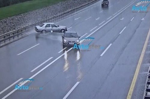 Аварии, которые произошли в Баку во время дождя - ВИДЕО