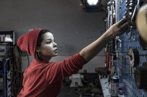 17 yaşlı gözəl qızın gördüyü iş kişiləri heyrətləndirir - FOTO