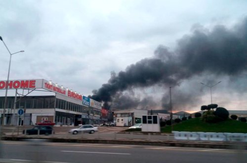 SON DƏQİQƏ - Bakıda ticarət mərkəzi yanır - VİDEO