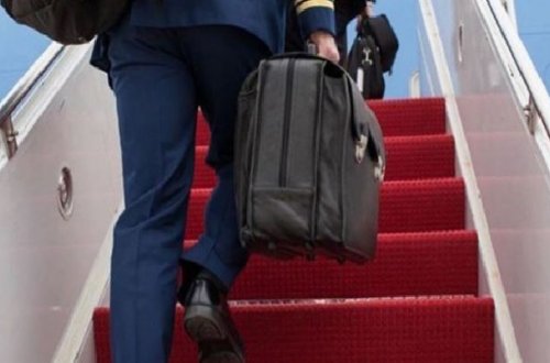 Putinin sirli çantası ilk dəfə görüntüləndi - Görün içində nələr var / FOTOLAR