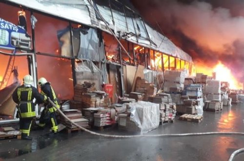 Bakıda dəhşətli yanğını söndürmək üçün əraziyə helikopter cəlb edildi - FOTO/VİDEO