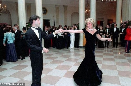 Şahzadə Diananın Con Travolta ilə rəqs edərkən geyindiyi paltar hərracda satılmadı - FOTO