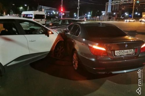 Yanan avtomobili idarə edən sərxoş qadın təhlükəli vəziyyət yaratdı - VİDEO