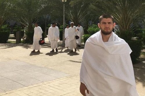 Хабиб Нурмагомедов посетил Мекку – ФОТО