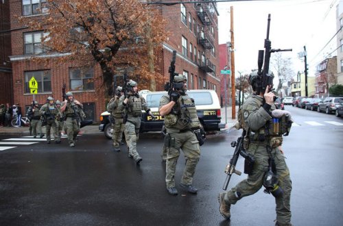 Схватка полицейских и преступников в центре Нью-Джерси – 6 убитых - ВИДЕО