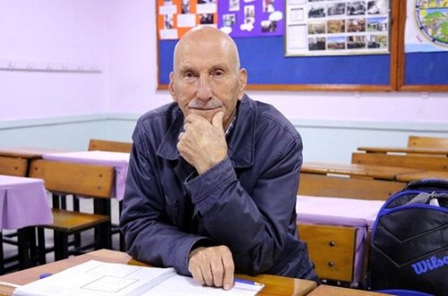82 yaşında birinci sinfə gedir - Foto
