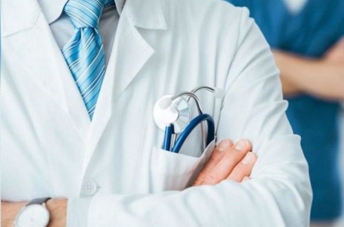 Сломанную руку ребенка намазали кремом и отправили его домой - ФОТО