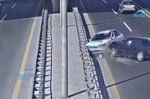 Aeroport yolunda ağır qəza: İki maşın toqquşdu - ANBAAN VİDEO