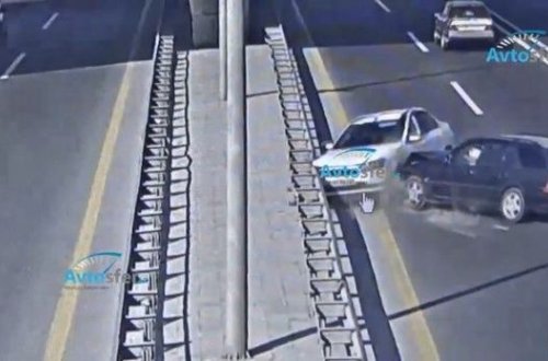 На аэропортовской дороге столкнулись два автомобиля