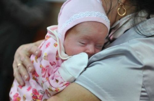 Qadın ərini aldatmaq üçün başqasının uşağını oğurladı