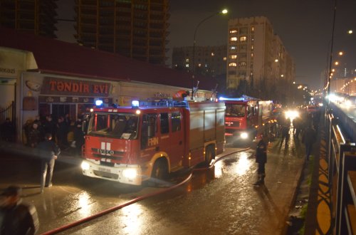 Bakıda 3-cü mikrorayon bazarında yanğın - ÖZƏL VİDEO