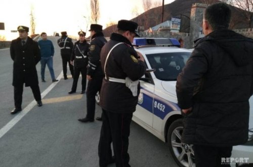 Şəkidə polisin reydində sürücü özündən çıxdı, maşını sürətlə sürüb getdi (VİDEO)