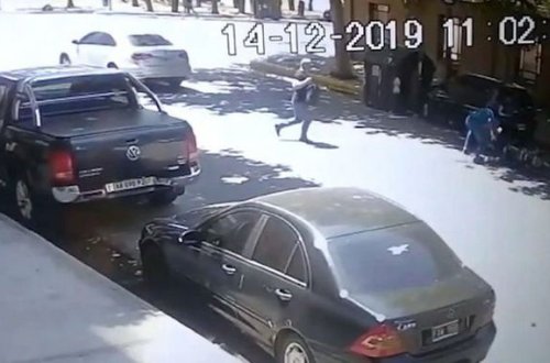 Britaniyalı milyonçu lüks hotelin qarşısında öldürüldü - VİDEO