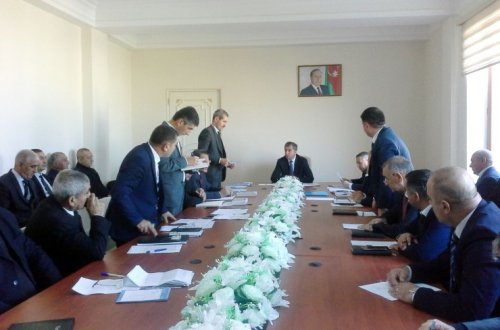 Salyanda payızlıq taxıl əkinlərinin mövcud vəziyyəti və qarşıda duran vəzifələrlə bağlı regional müşavirə keçirilib